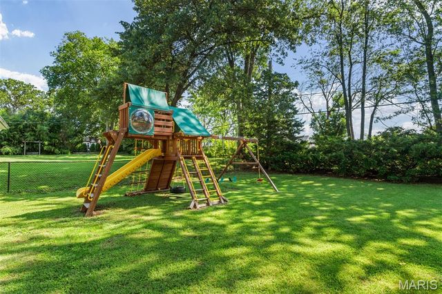 10522 Roxanna Drive, St Louis, MO 63128