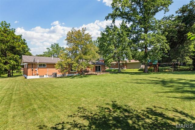 10522 Roxanna Drive, St Louis, MO 63128