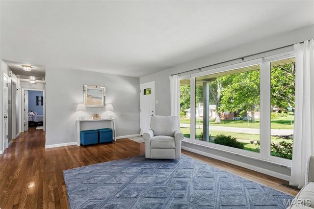 10522 Roxanna Drive, St Louis, MO 63128