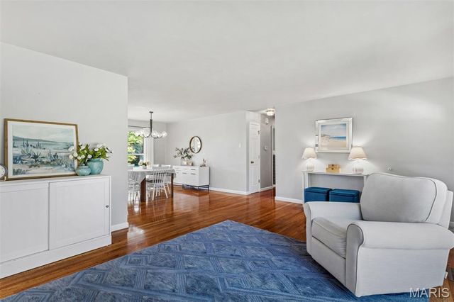 10522 Roxanna Drive, St Louis, MO 63128