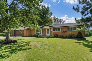 10522 Roxanna Drive, St Louis, MO 63128