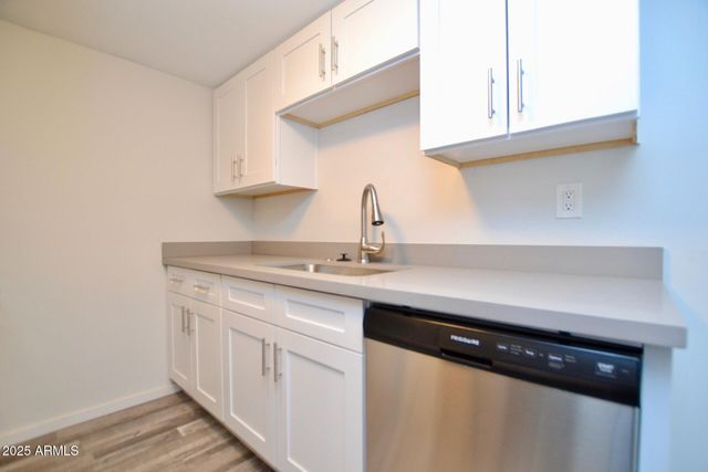 44 W ROANOKE Avenue 8, Phoenix, AZ 85004