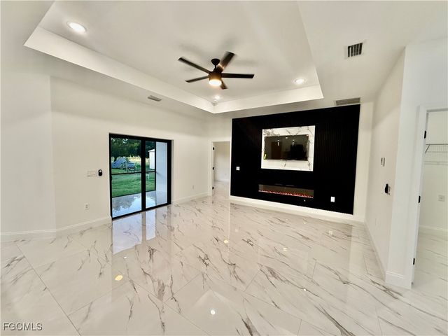 684 Kingsbury ST E, Lehigh Acres, FL 33974