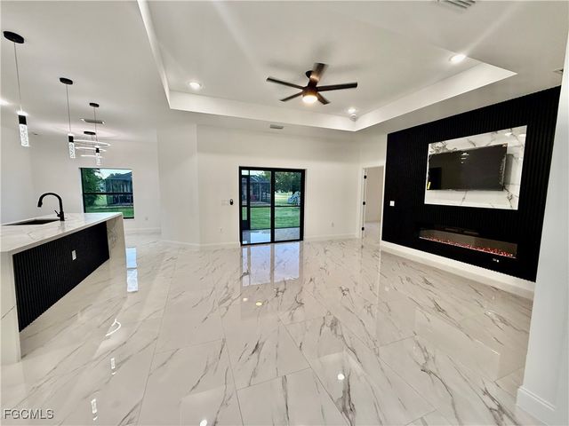 684 Kingsbury ST E, Lehigh Acres, FL 33974