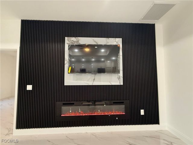 684 Kingsbury ST E, Lehigh Acres, FL 33974