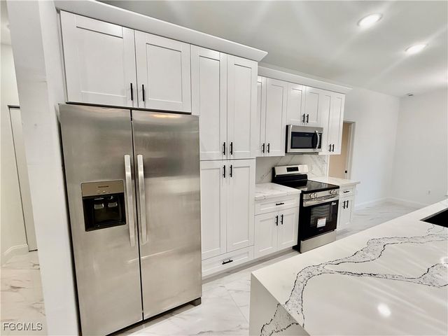 684 Kingsbury ST E, Lehigh Acres, FL 33974