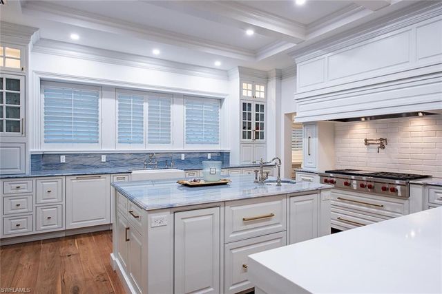 140 3rd AVE S, Naples, FL 34102