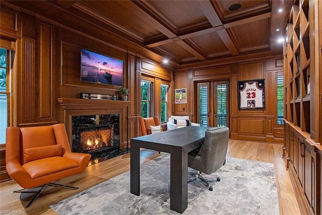 140 3rd AVE S, Naples, FL 34102