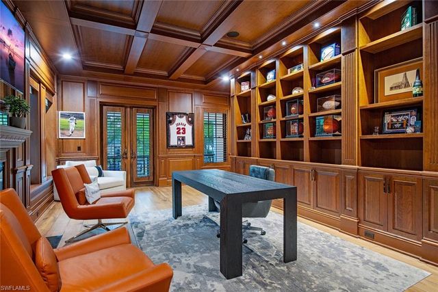 140 3rd AVE S, Naples, FL 34102