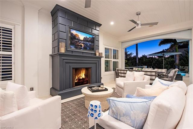 140 3rd AVE S, Naples, FL 34102