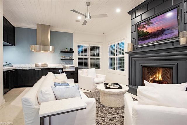 140 3rd AVE S, Naples, FL 34102