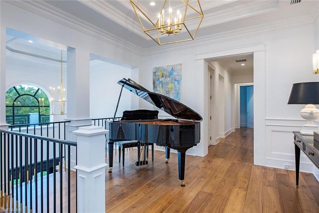 140 3rd AVE S, Naples, FL 34102