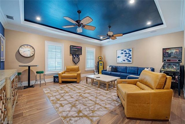 140 3rd AVE S, Naples, FL 34102