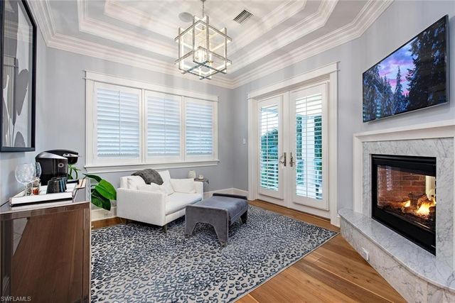 140 3rd AVE S, Naples, FL 34102