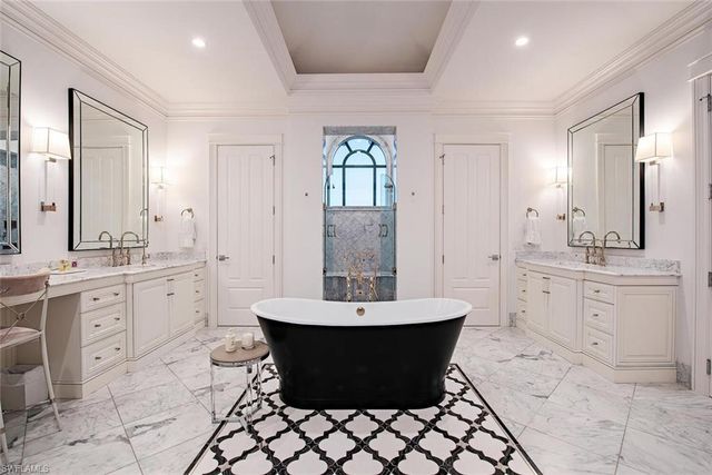 140 3rd AVE S, Naples, FL 34102