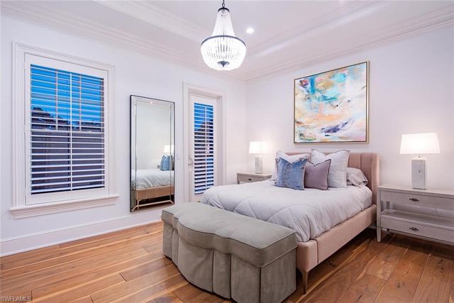 140 3rd AVE S, Naples, FL 34102