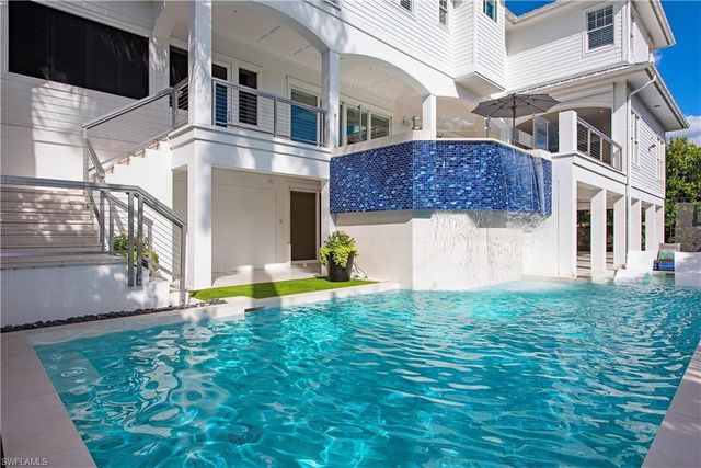 140 3rd AVE S, Naples, FL 34102