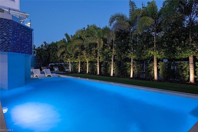 140 3rd AVE S, Naples, FL 34102