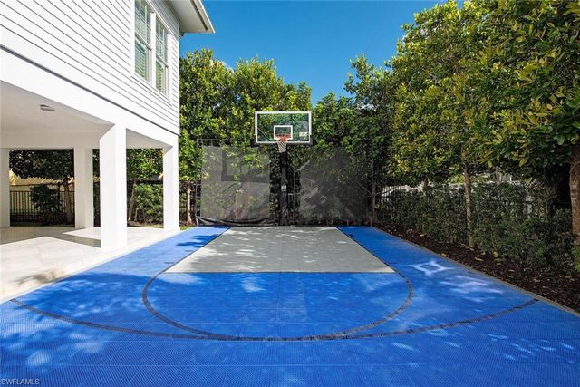 140 3rd AVE S, Naples, FL 34102