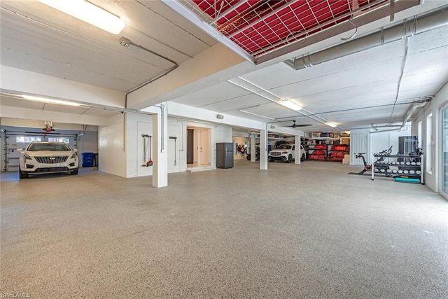 140 3rd AVE S, Naples, FL 34102