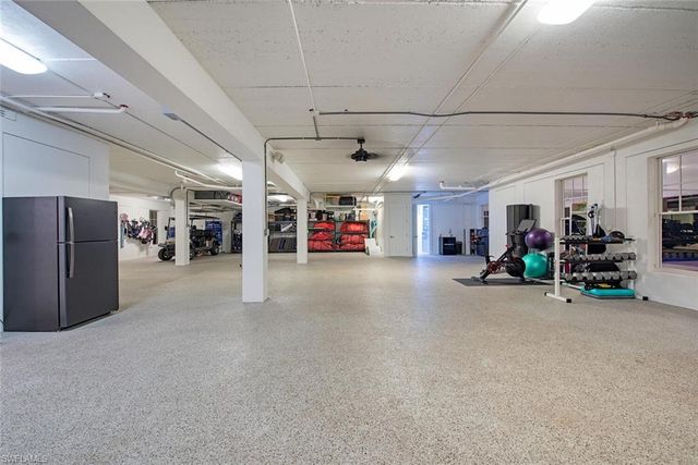 140 3rd AVE S, Naples, FL 34102