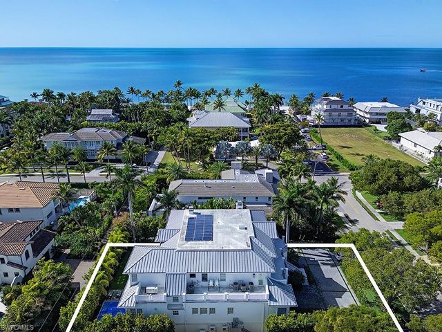 140 3rd AVE S, Naples, FL 34102