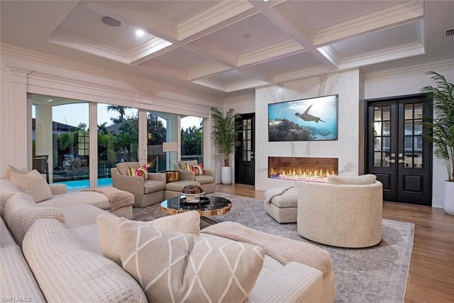 140 3rd AVE S, Naples, FL 34102