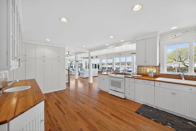 30 Cockachoiset Lane, Osterville, MA 02655
