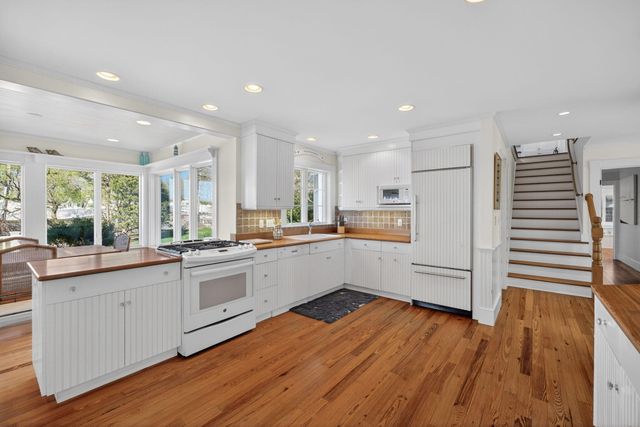 30 Cockachoiset Lane, Osterville, MA 02655