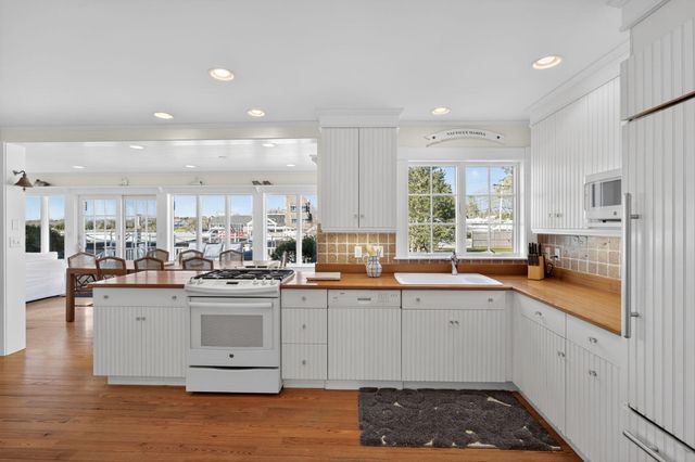 30 Cockachoiset Lane, Osterville, MA 02655