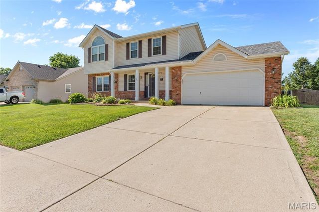208 Fairington Drive, Troy, IL 62294