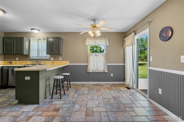 208 Fairington Drive, Troy, IL 62294