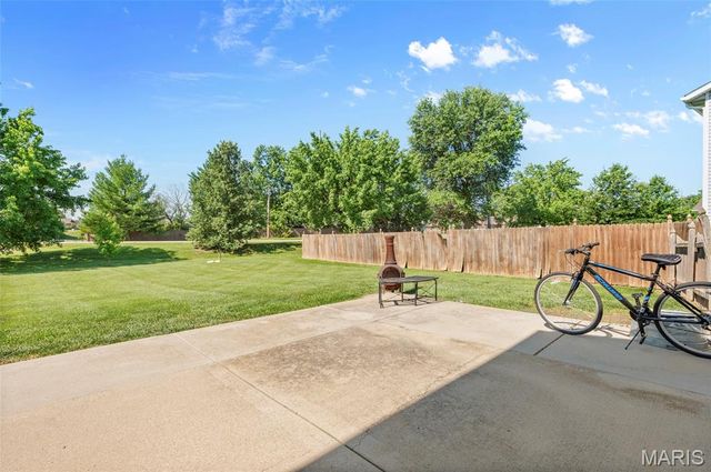 208 Fairington Drive, Troy, IL 62294