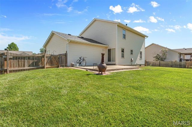 208 Fairington Drive, Troy, IL 62294