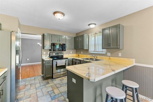 208 Fairington Drive, Troy, IL 62294