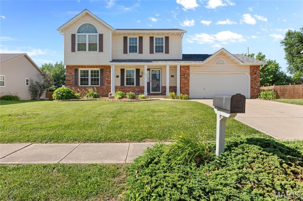 208 Fairington Drive, Troy, IL 62294