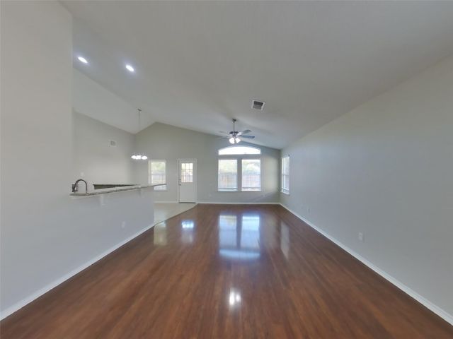 347 Foster LN, Jarrell, TX 76537