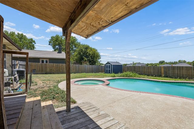 111 Dunn Street, Red Oak, TX 75154