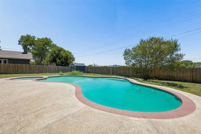 111 Dunn Street, Red Oak, TX 75154