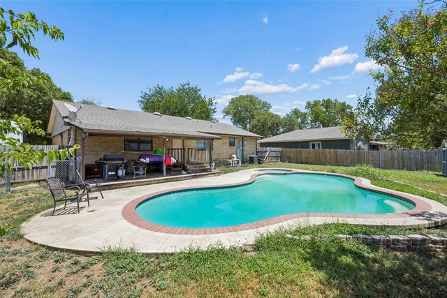 111 Dunn Street, Red Oak, TX 75154