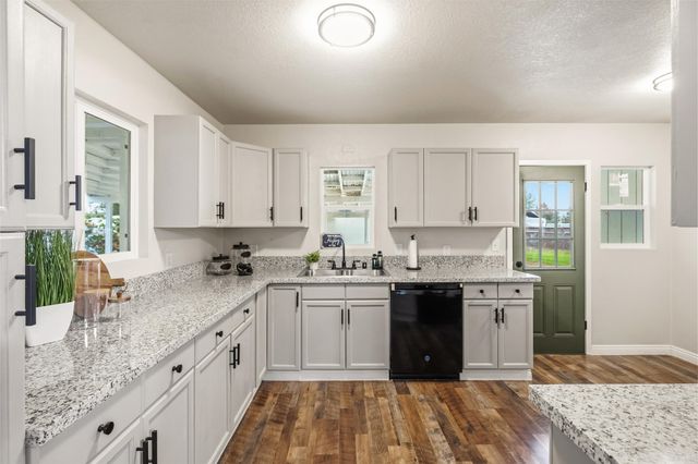 1659 Tyler Avenue, Porterville, CA 93257