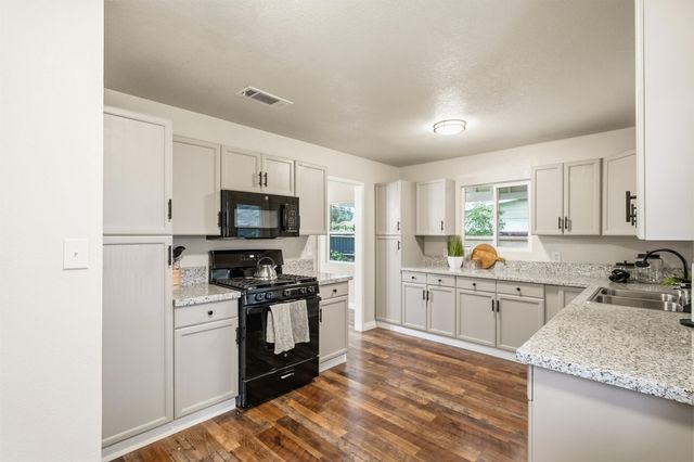 1659 Tyler Avenue, Porterville, CA 93257