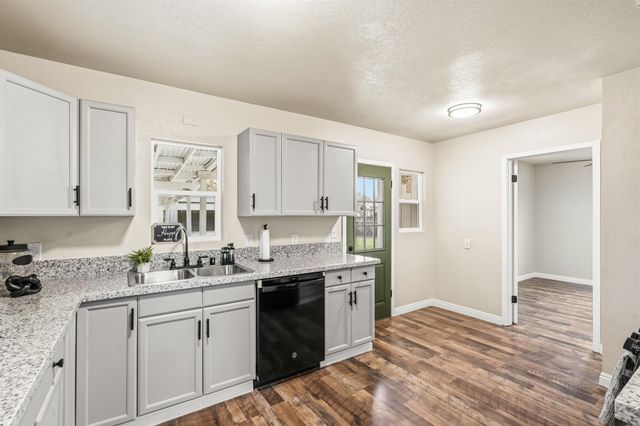 1659 Tyler Avenue, Porterville, CA 93257