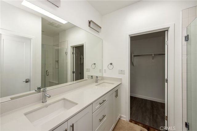 2208 Synergy, Irvine, CA 92614