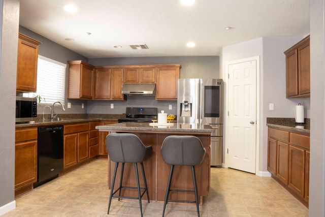 5837 E Platt Avenue, Fresno, CA 93727