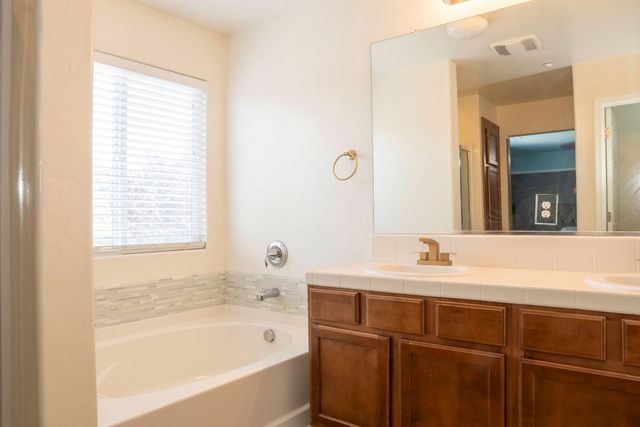 5837 E Platt Avenue, Fresno, CA 93727