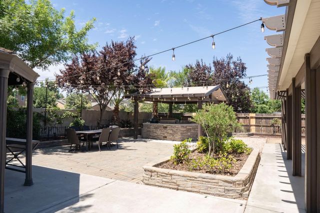 5837 E Platt Avenue, Fresno, CA 93727