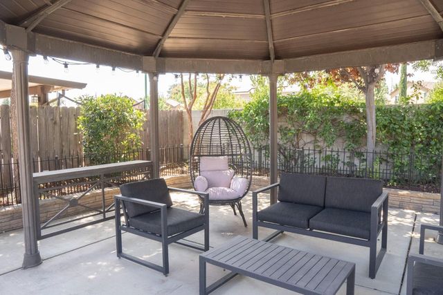 5837 E Platt Avenue, Fresno, CA 93727