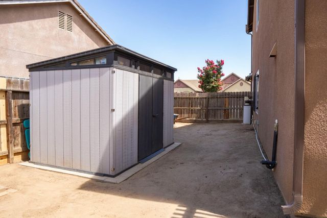 5837 E Platt Avenue, Fresno, CA 93727