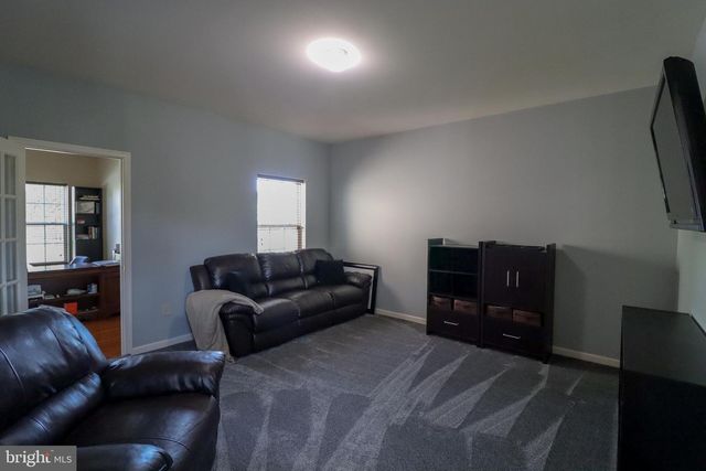 1279 AYLESBURY LN, York, PA 17404